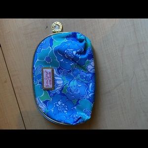 Estée Lauder Lilly Pulitzer makes up bag